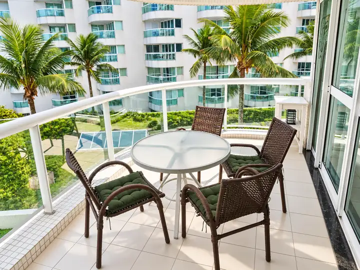 Wyndham 308, varanda com vista para o jardim
